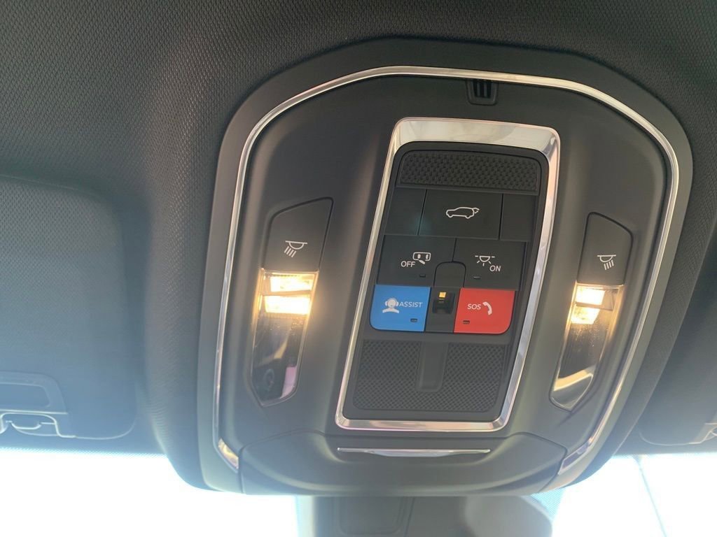 Used 2025 Jeep Grand Cherokee Limited image 21