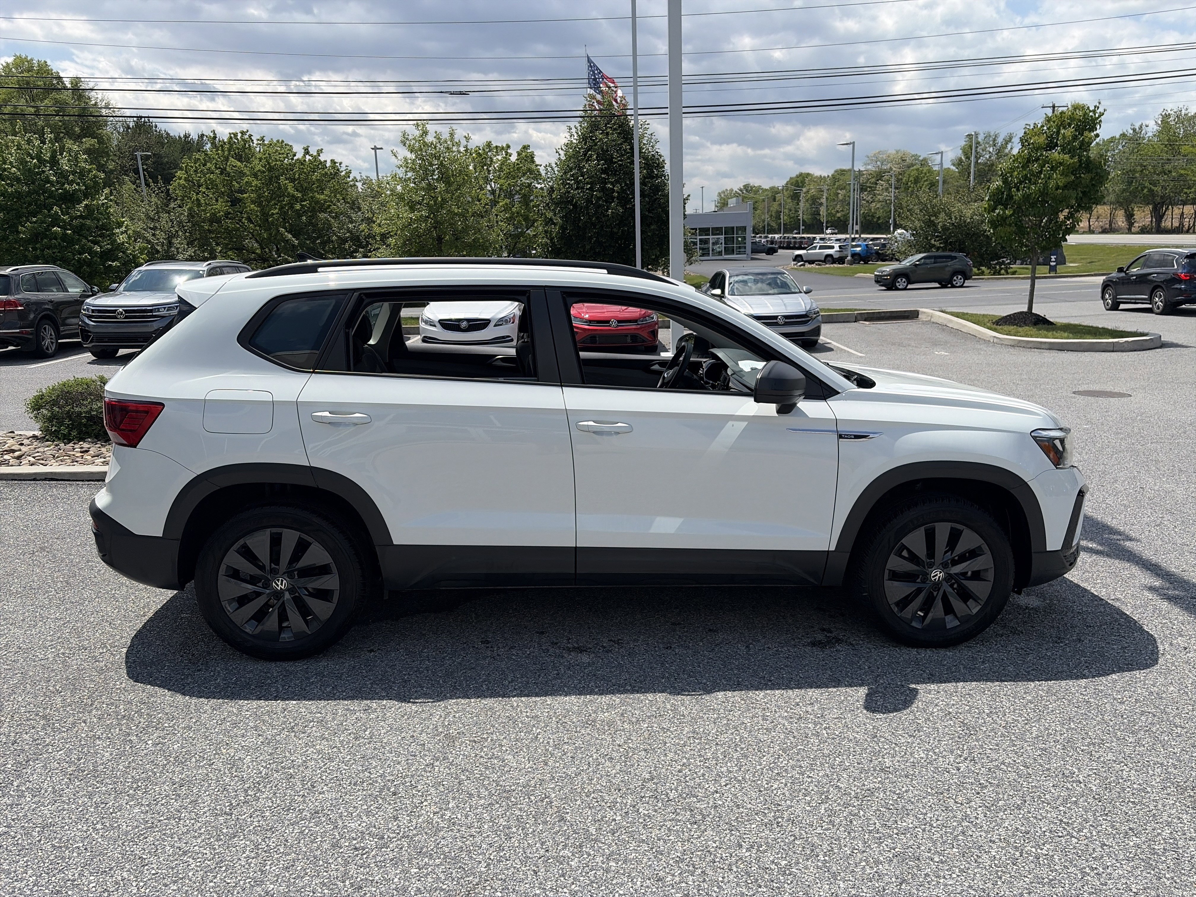 Used 2023 Volkswagen Taos S FWD image 4