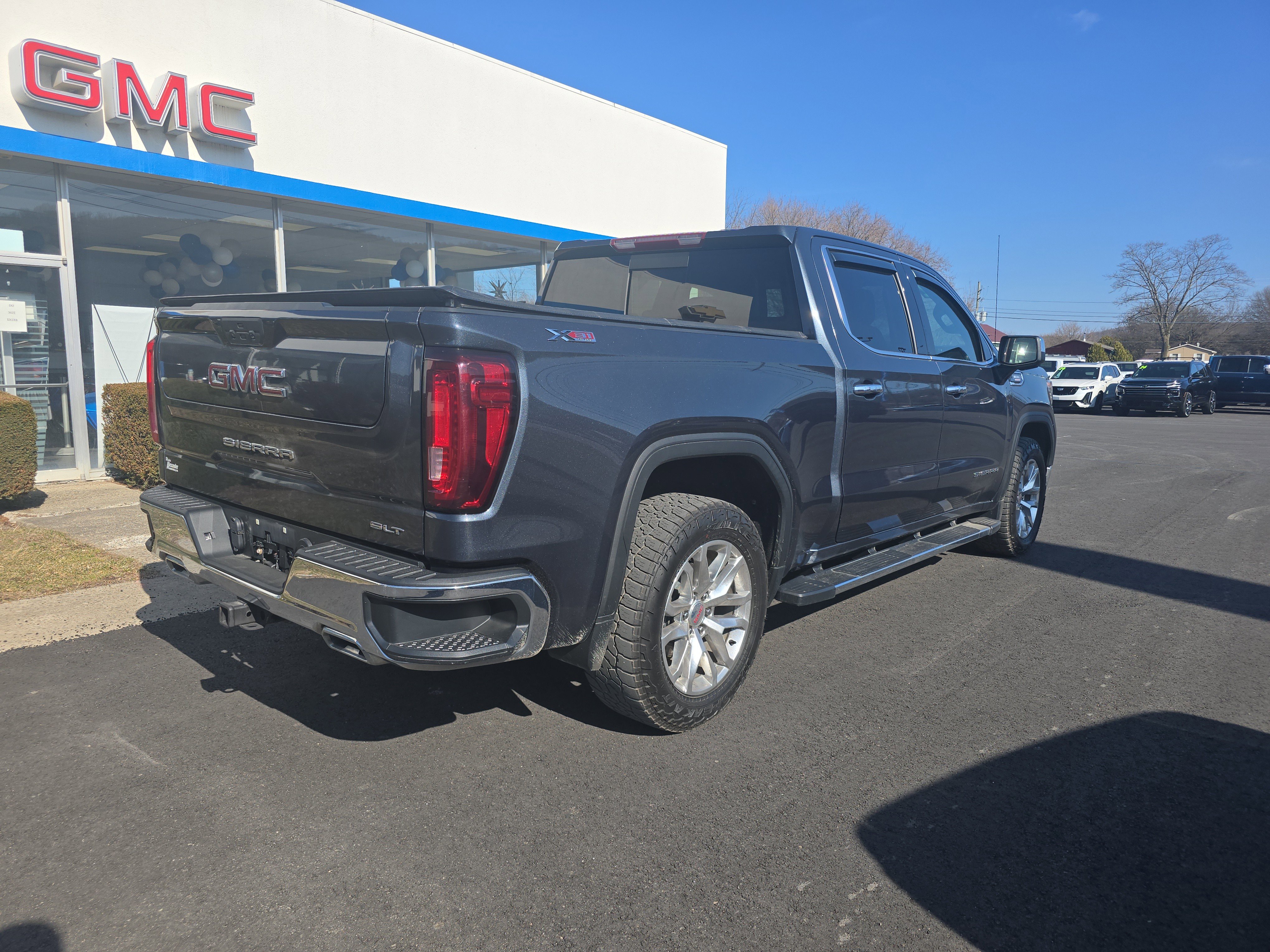 Used 2022 GMC Sierra 1500 SLT w/ SLT Premium Package image 3