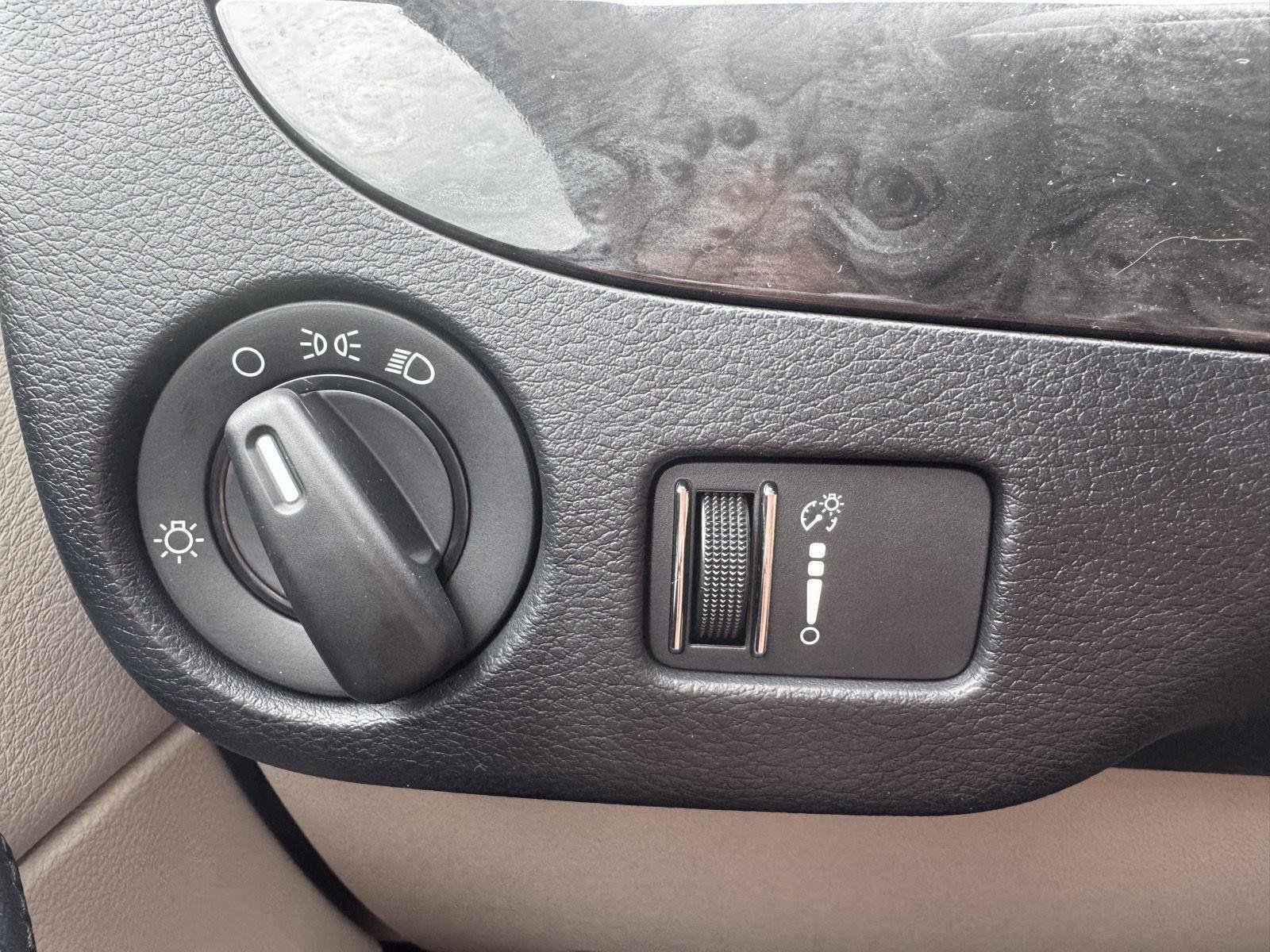 Used 2019 Dodge Grand Caravan SE w/ UConnect Hands-Free Group FWD image 17