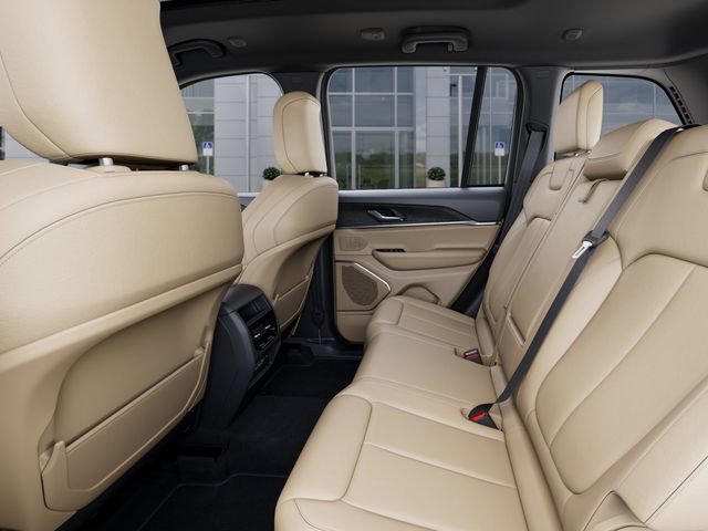 Used 2025 Jeep Grand Cherokee Limited w/ Black Appearance Package image 24