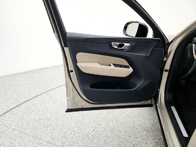Certified 2026 Volvo XC60 B5 Plus AWD/4WD image 29