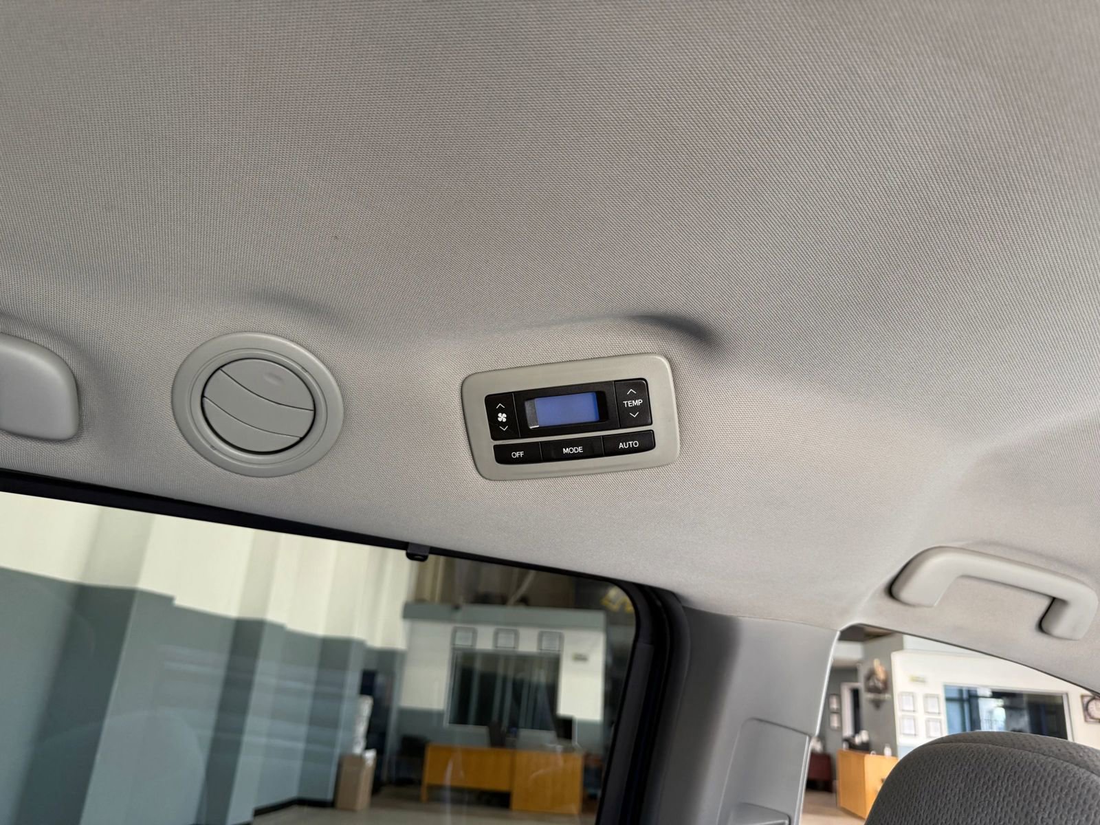 Used 2015 Toyota Sienna LE FWD image 14