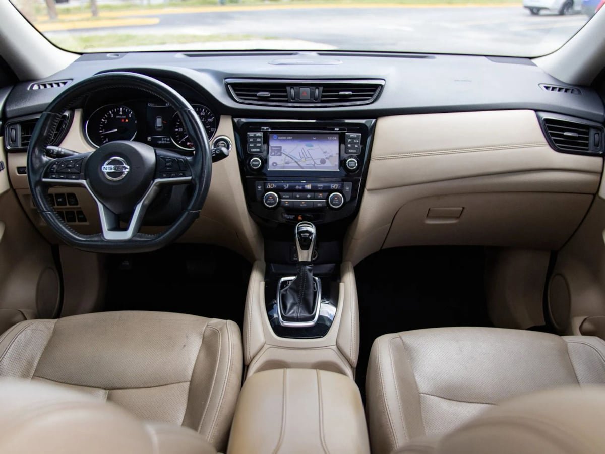 Used 2017 Nissan Rogue SL w/ SL Premium Package FWD image 30