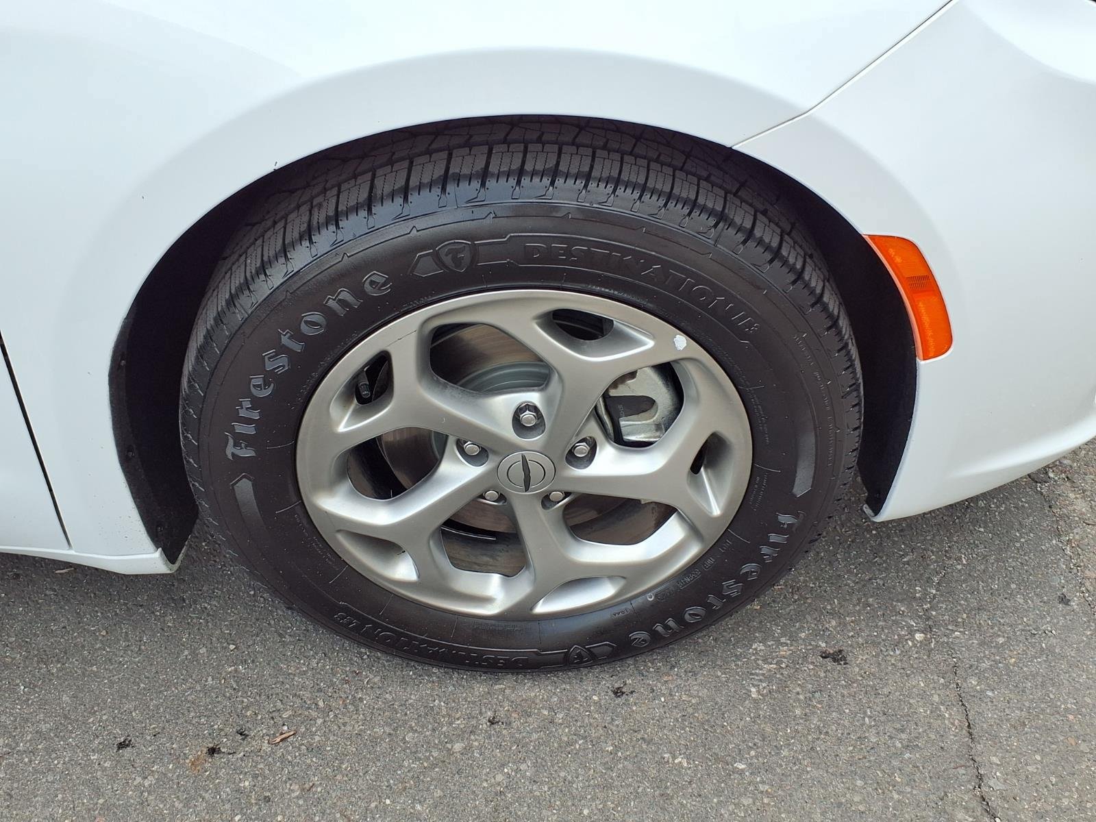 Certified 2023 Chrysler Pacifica Limited FWD image 32