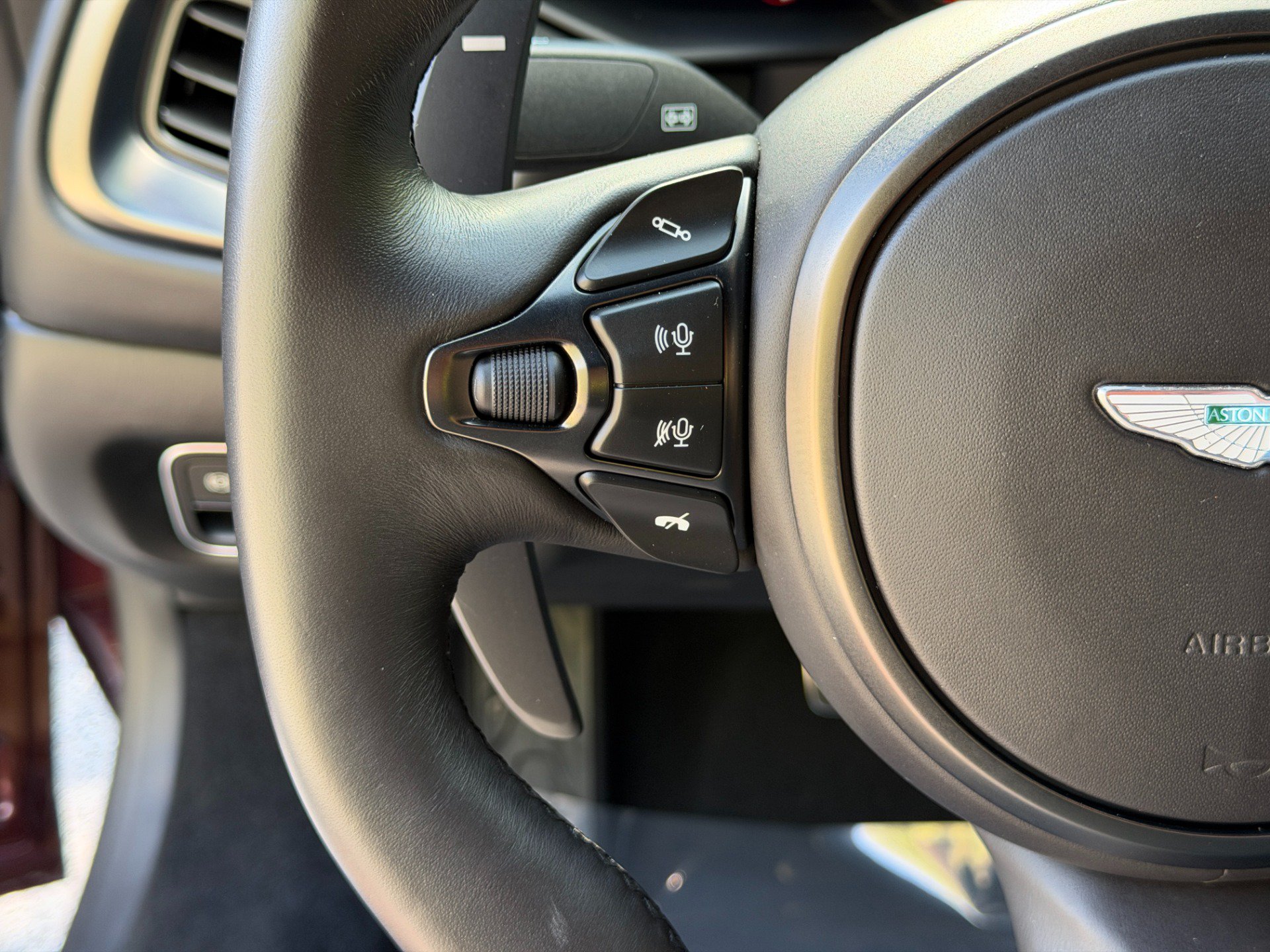 Used 2020 Aston Martin V8 Vantage Coupe RWD image 41