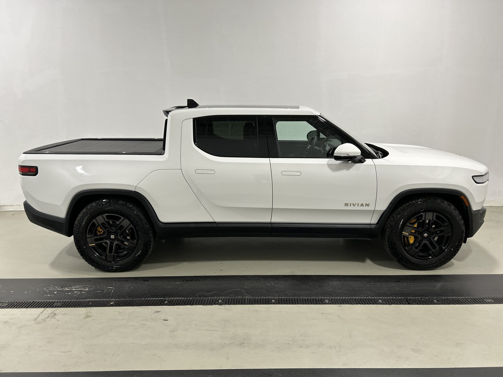 Used 2024 Rivian R1T Adventure Quad AWD/4WD image 6