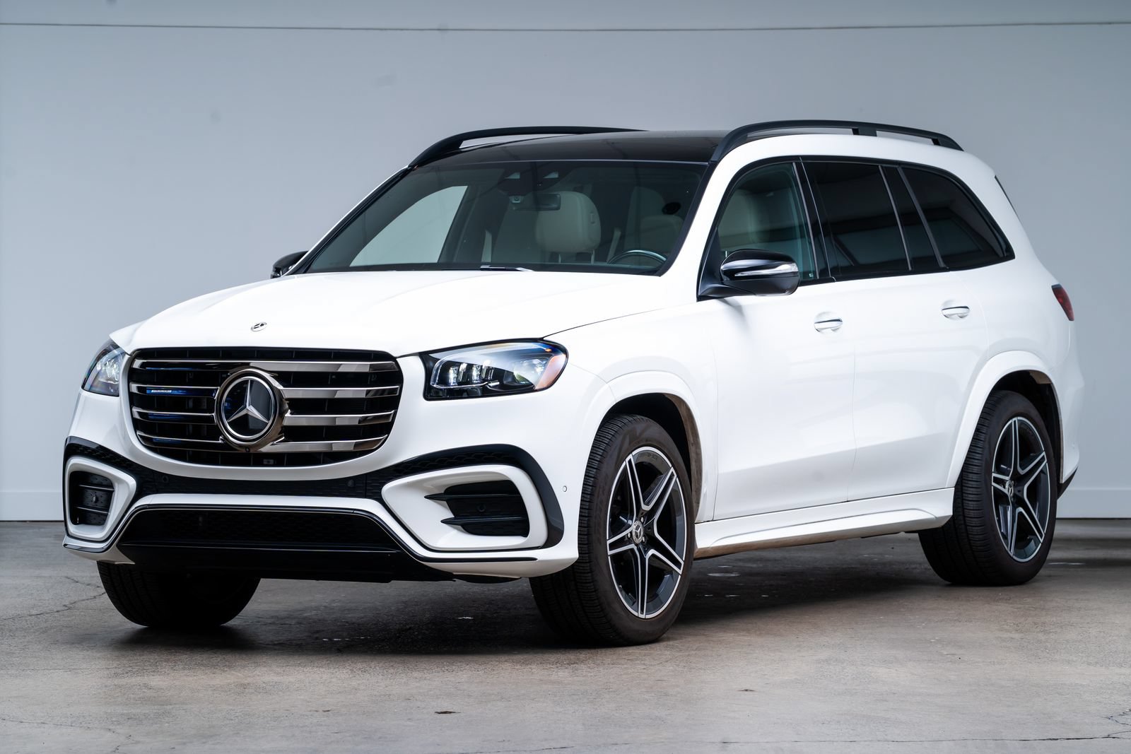 Used 2025 Mercedes-Benz GLS 450 4MATIC image 3