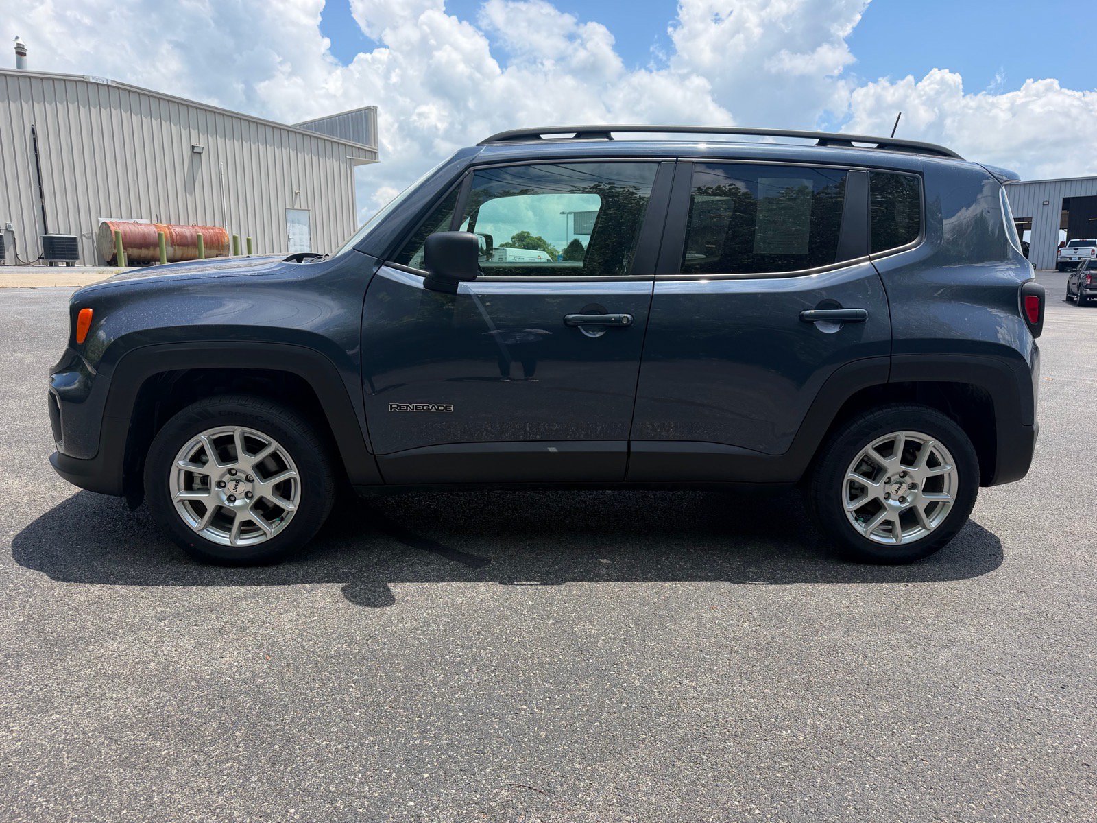 Used 2022 Jeep Renegade Latitude AWD/4WD image 11