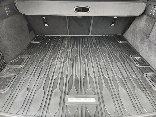 Used 2022 Land Rover Range Rover Velar R-Dynamic S image 33