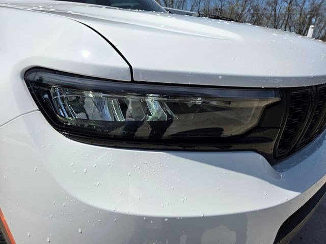 Used 2023 Jeep Grand Cherokee L Laredo image 19