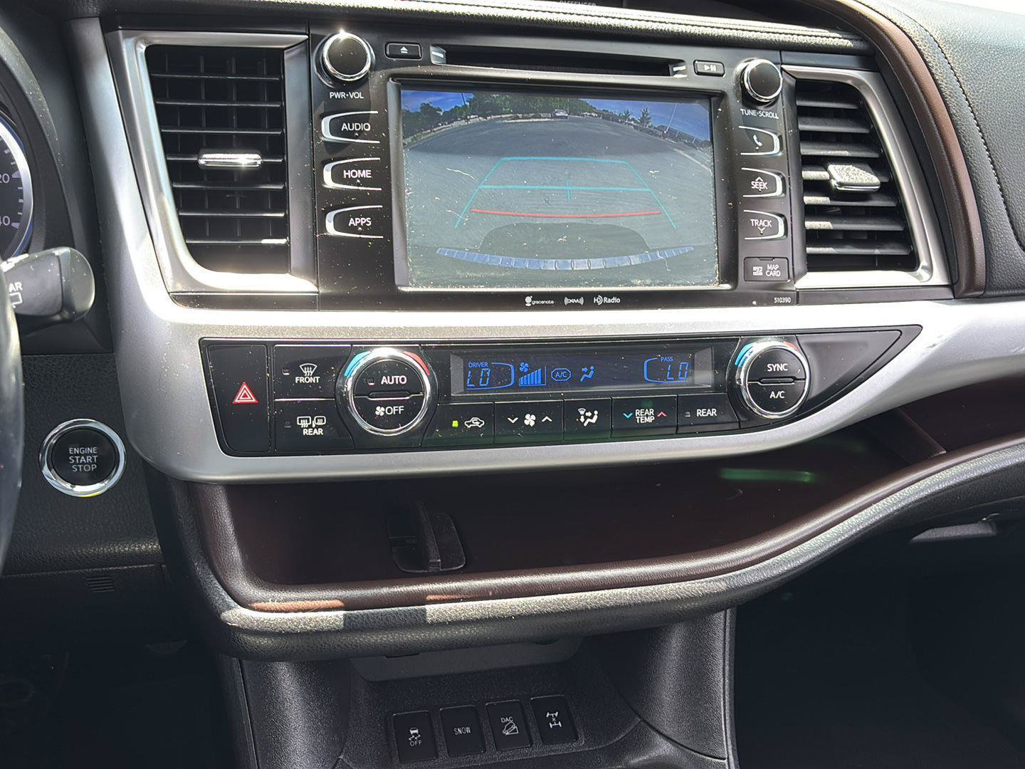 Used 2019 Toyota Highlander XLE AWD/4WD image 36