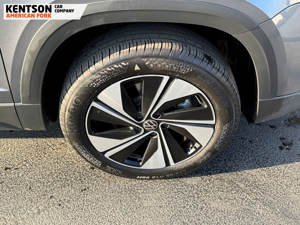 Used 2025 Volkswagen Taos SE image 16