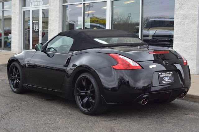 Used 2010 Nissan 370Z Touring w/ Sport Pkg RWD image 8