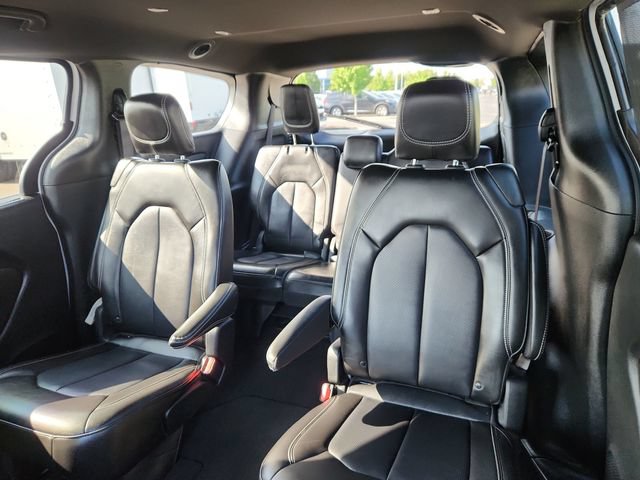 Used 2025 Chrysler Pacifica Select FWD image 29