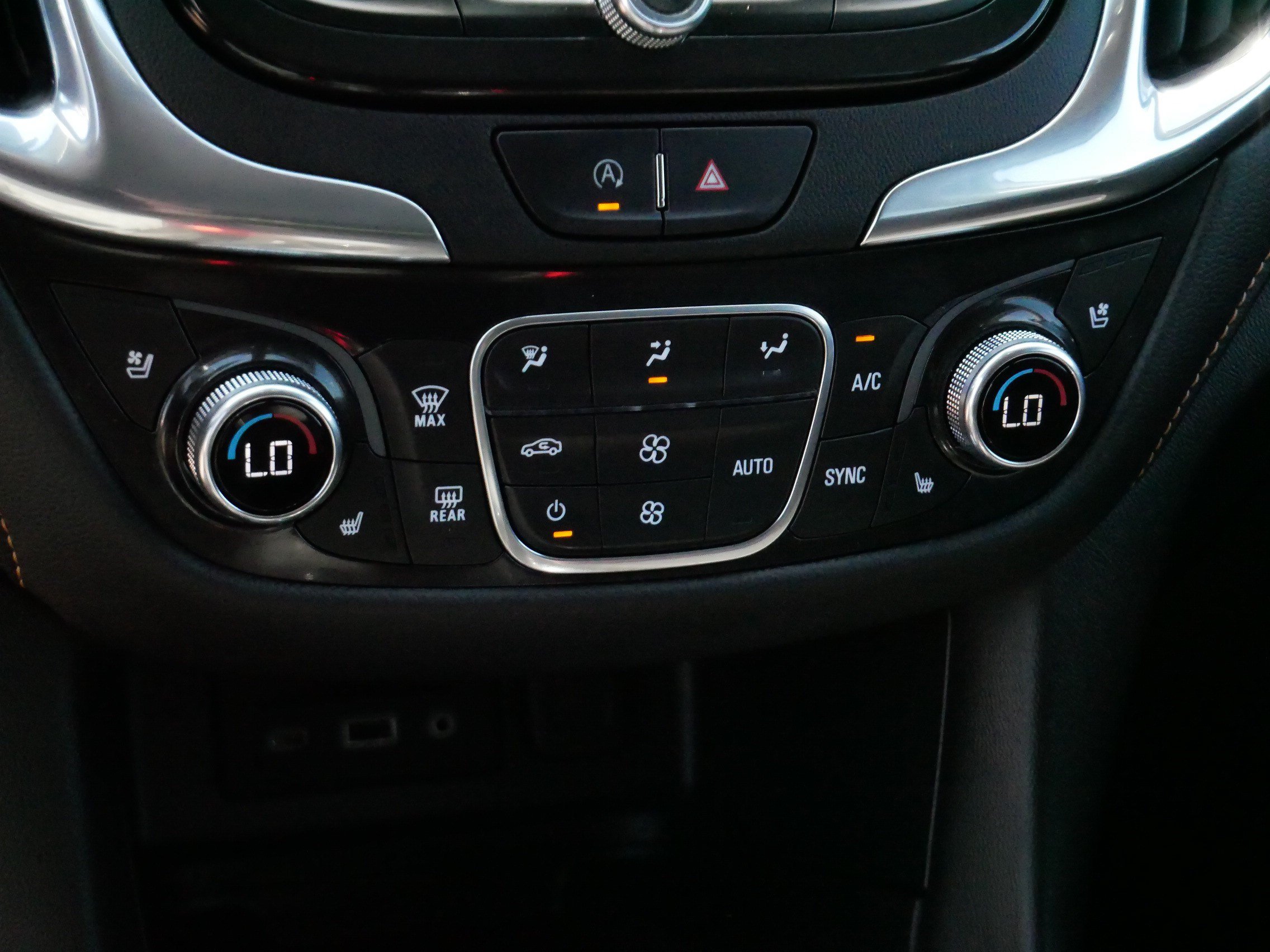 Used 2022 Chevrolet Equinox Premier AWD/4WD image 23