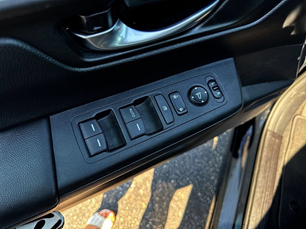 Used 2025 Honda CR-V LX image 13