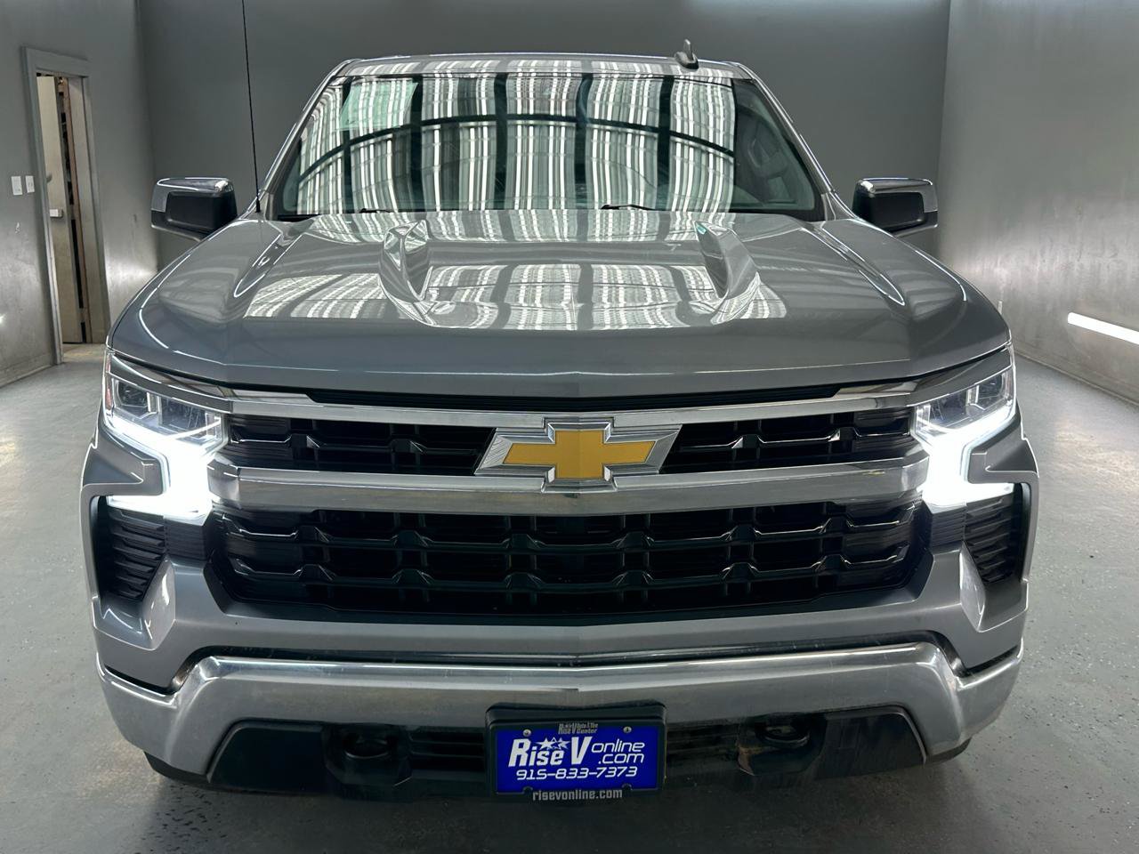 Used 2023 Chevrolet Silverado 1500 LT AWD/4WD image 2