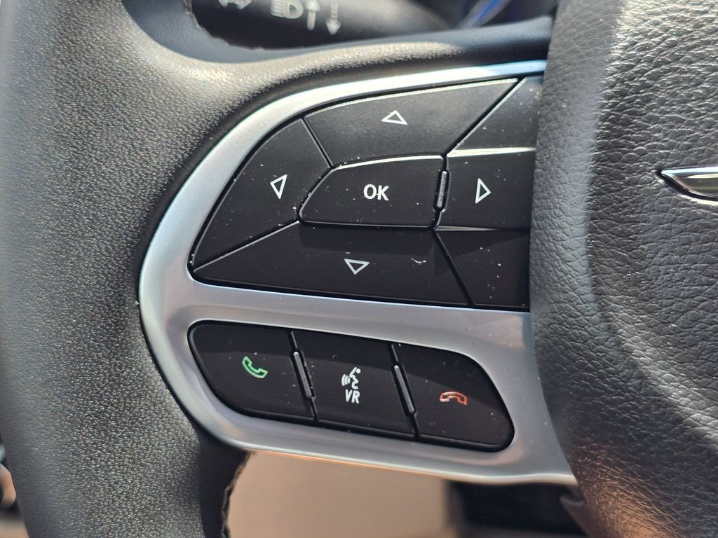 Used 2023 Chrysler Pacifica Touring-L FWD image 30