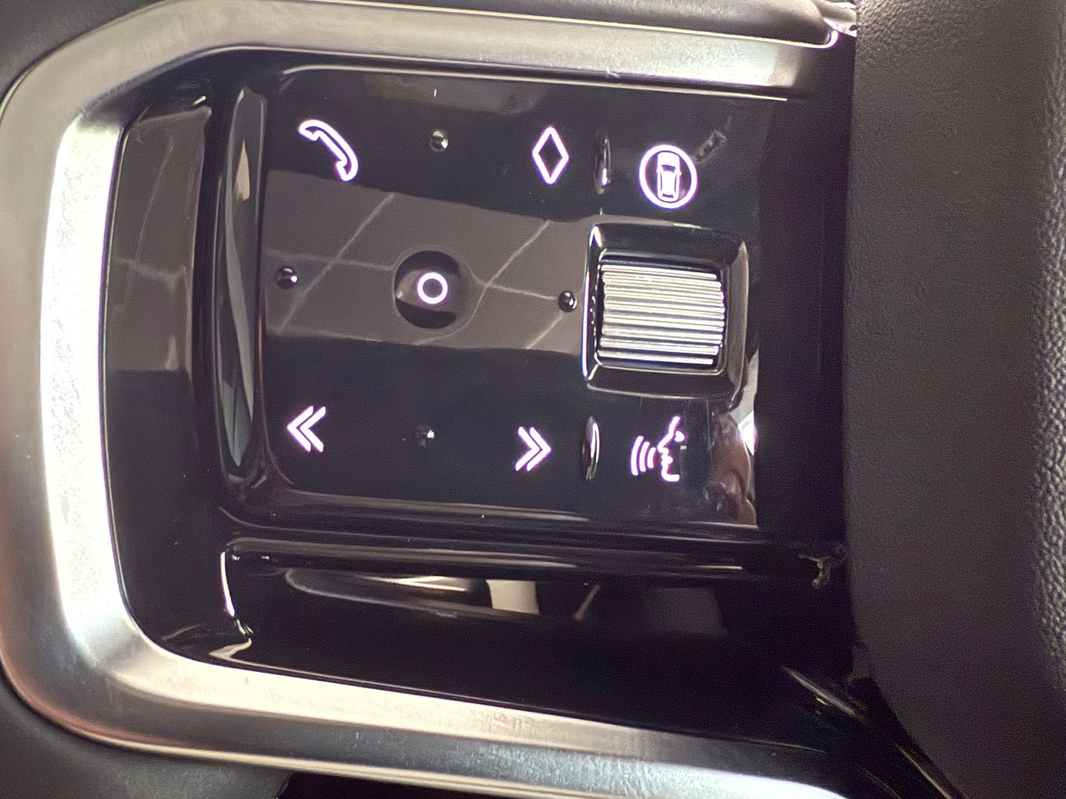 Certified 2025 Land Rover Discovery Sport Dynamic SE image 16