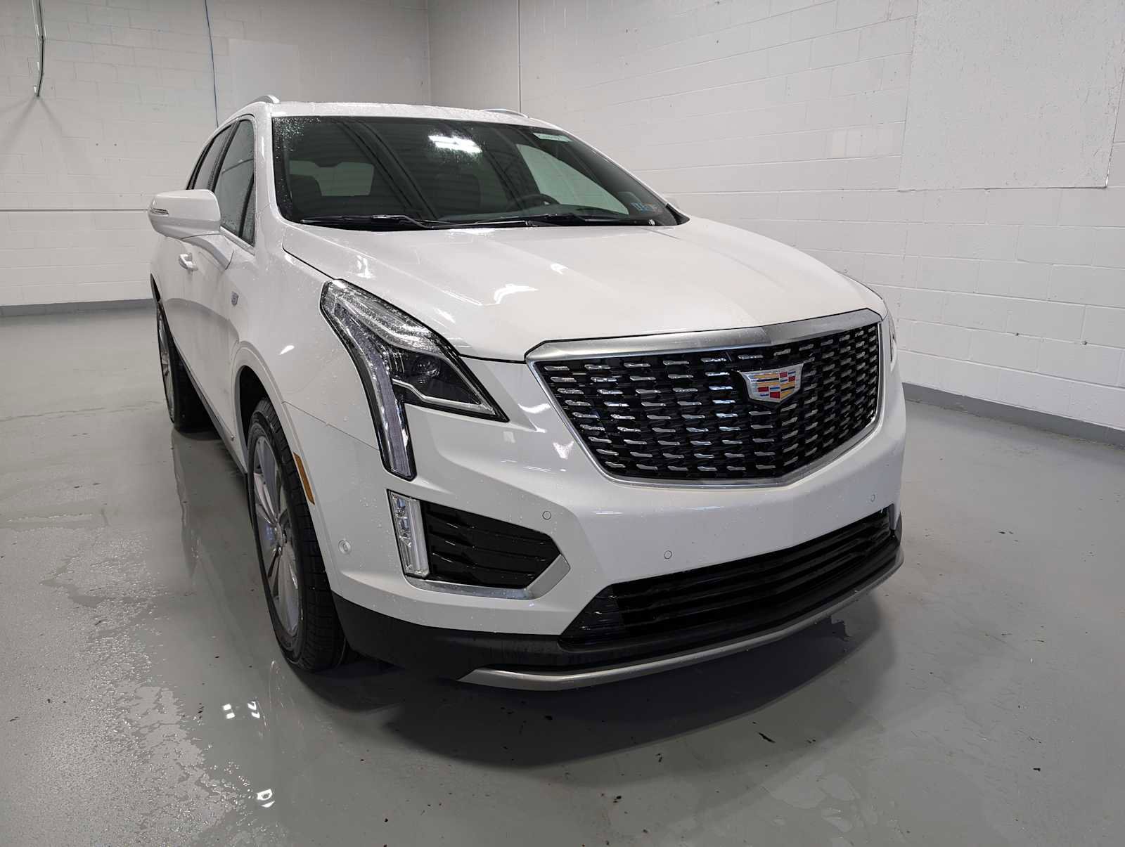New 2025 Cadillac XT5 Premium Luxury w/ Technology Package FWD image 6
