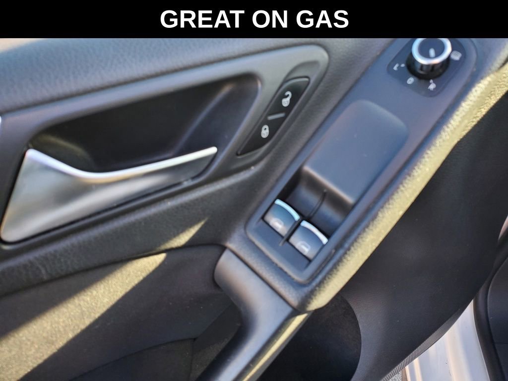 Used 2012 Volkswagen Golf 2-Door image 15