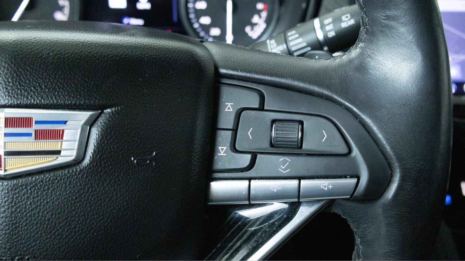 Used 2023 Cadillac XT6 Premium Luxury w/ Technology Package FWD image 21
