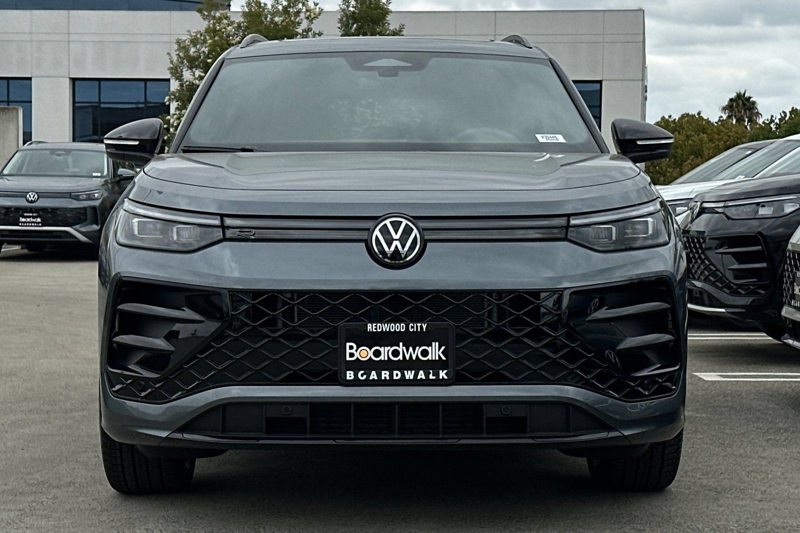 New 2026 Volkswagen Tiguan SE R-Line FWD image 9