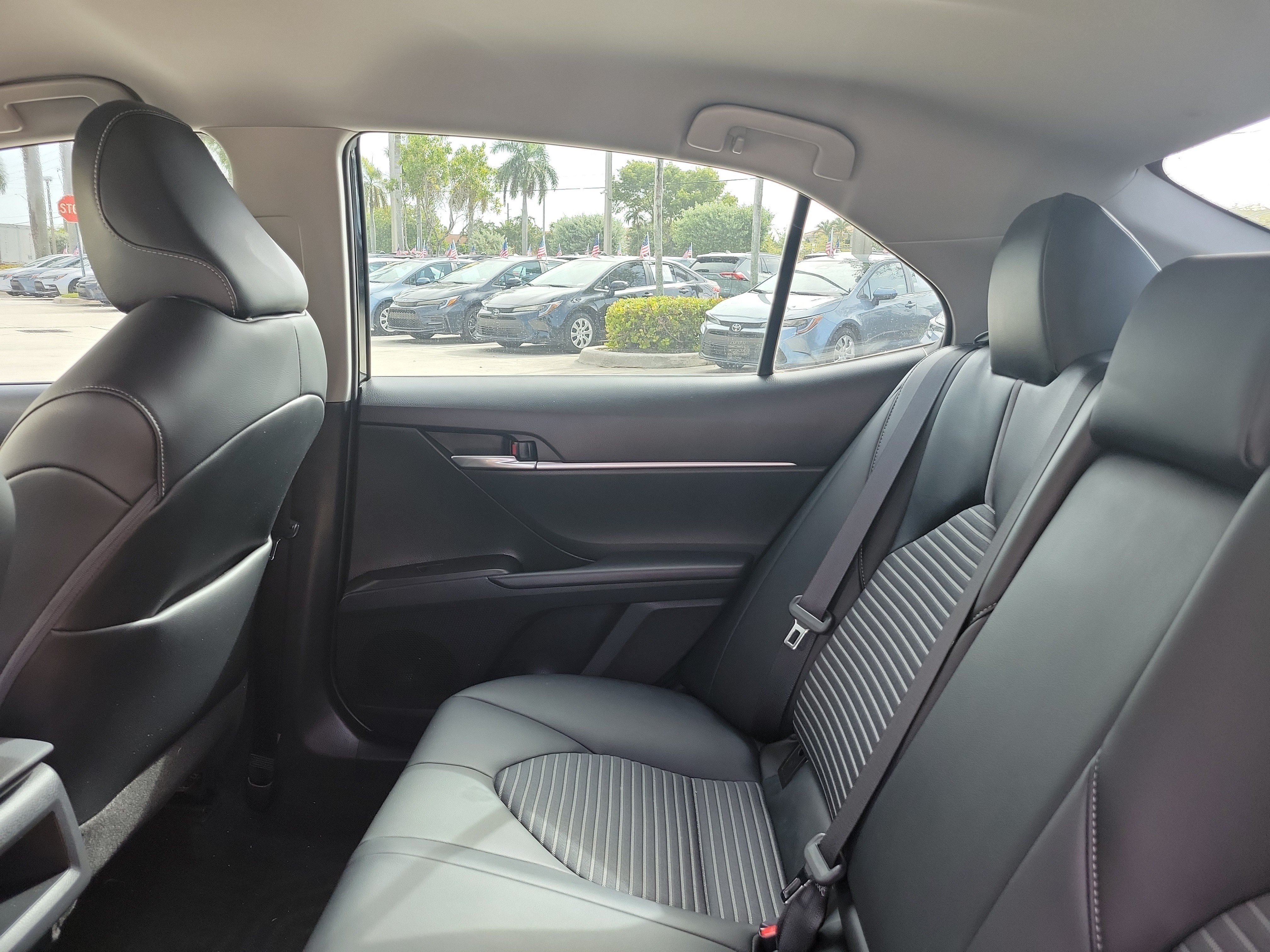 Used 2022 Toyota Camry SE FWD image 14