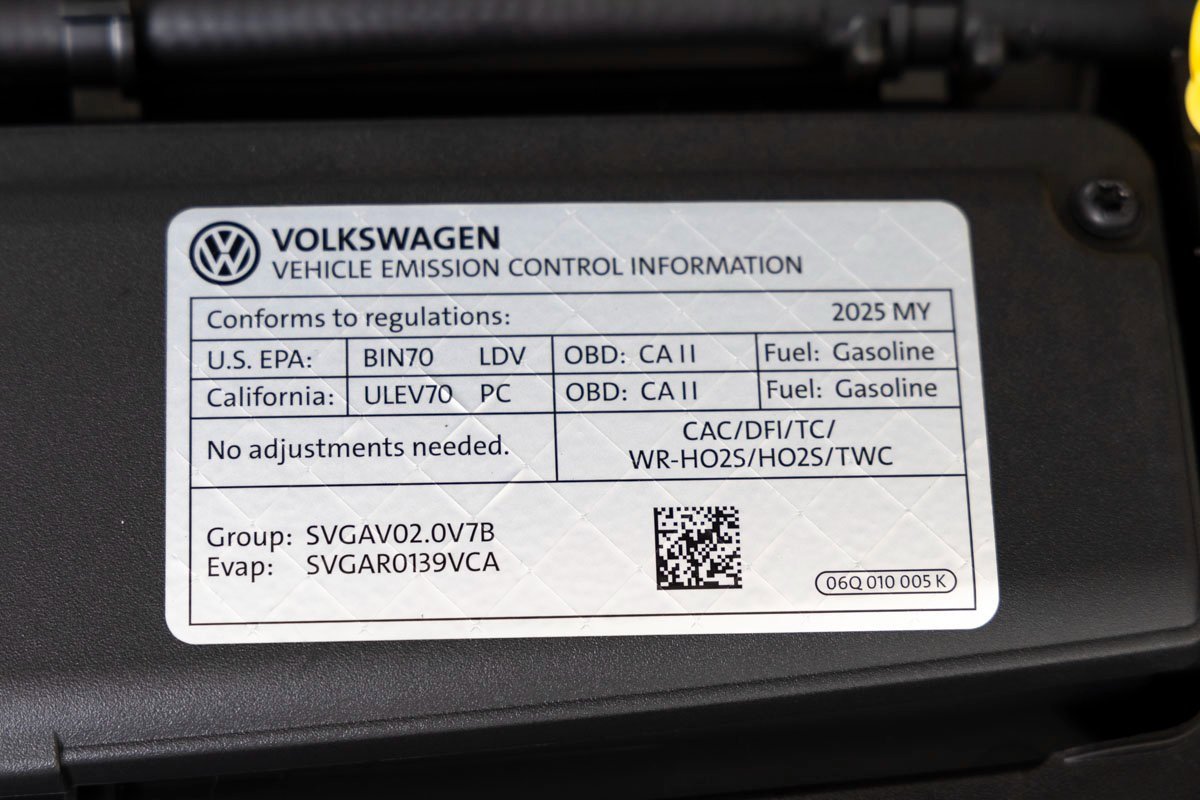 Used 2025 Volkswagen Golf R Black Edition image 34