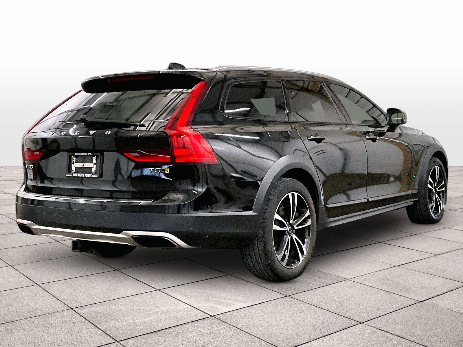 Used 2018 Volvo V90 T5 Cross Country w/ Convenience Package AWD/4WD image 11