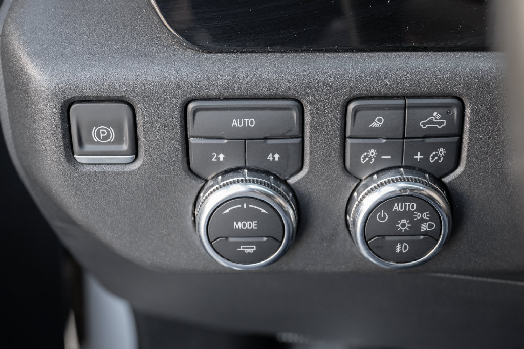 Used 2024 GMC Sierra 1500 SLT AWD/4WD image 32