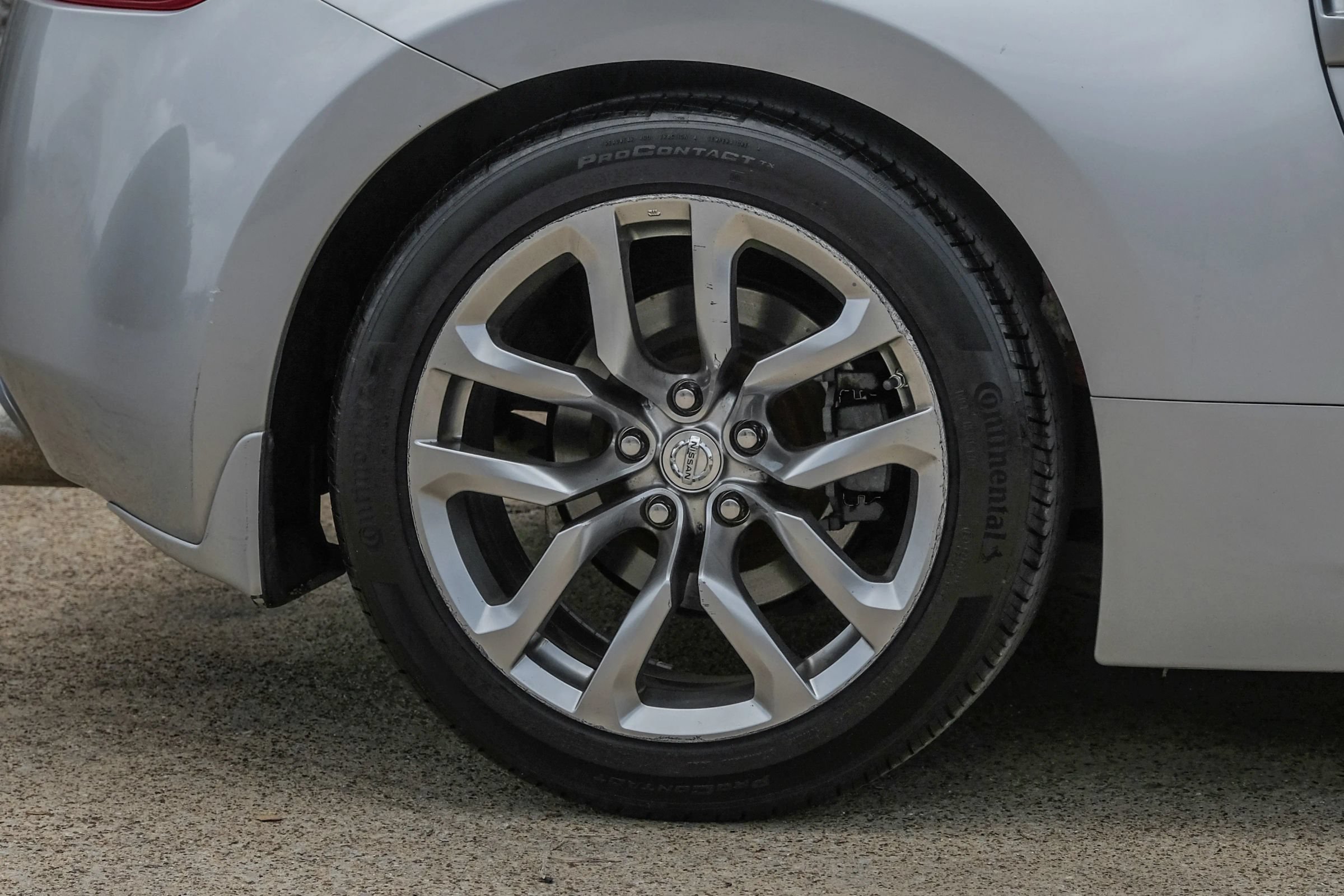 Used 2014 Nissan 370Z Coupe RWD image 38