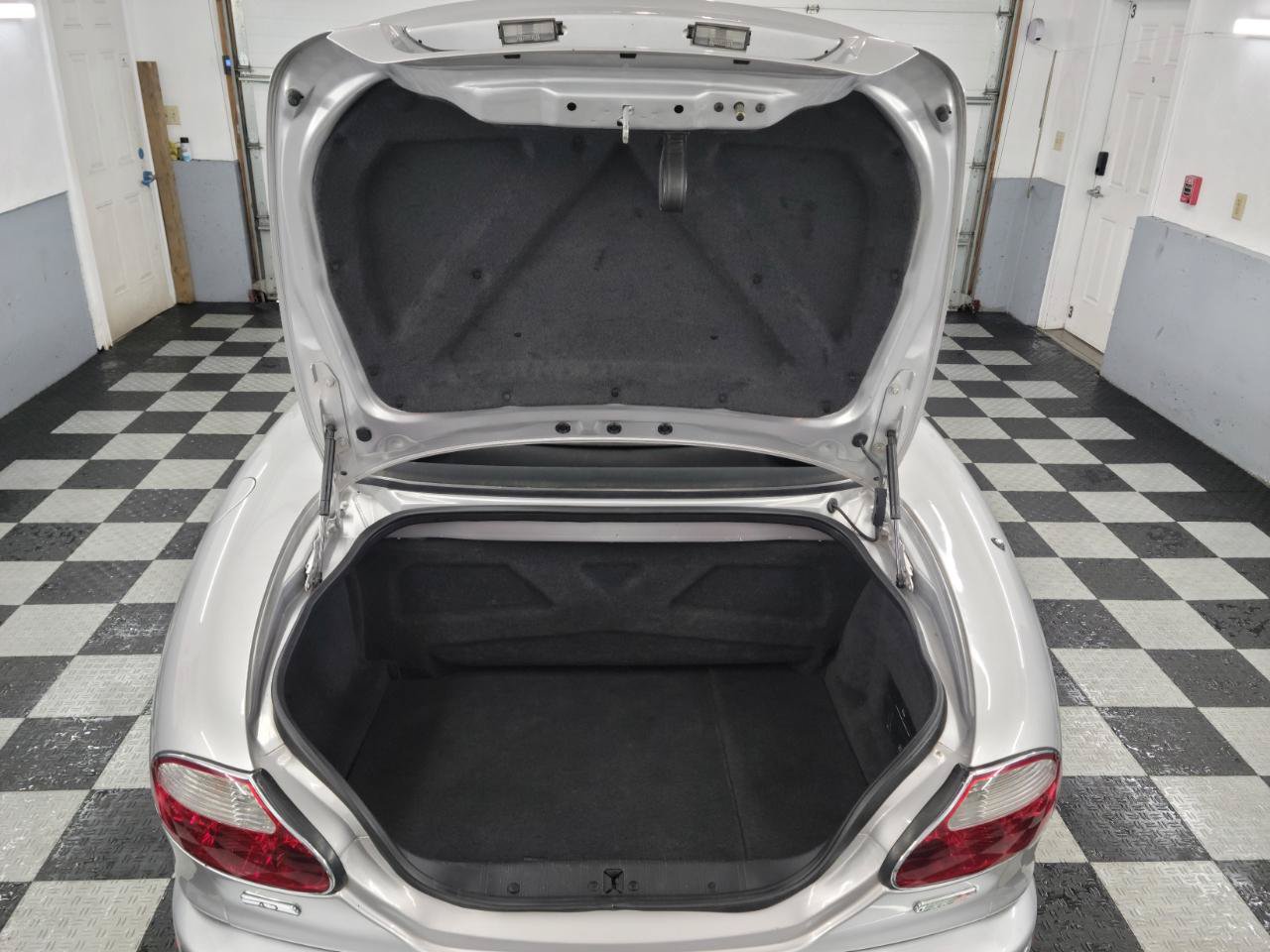 Used 2005 Jaguar XK8 Convertible RWD image 24