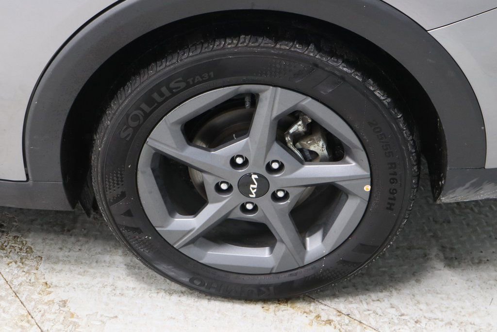 Used 2025 Kia K4 LXS image 18