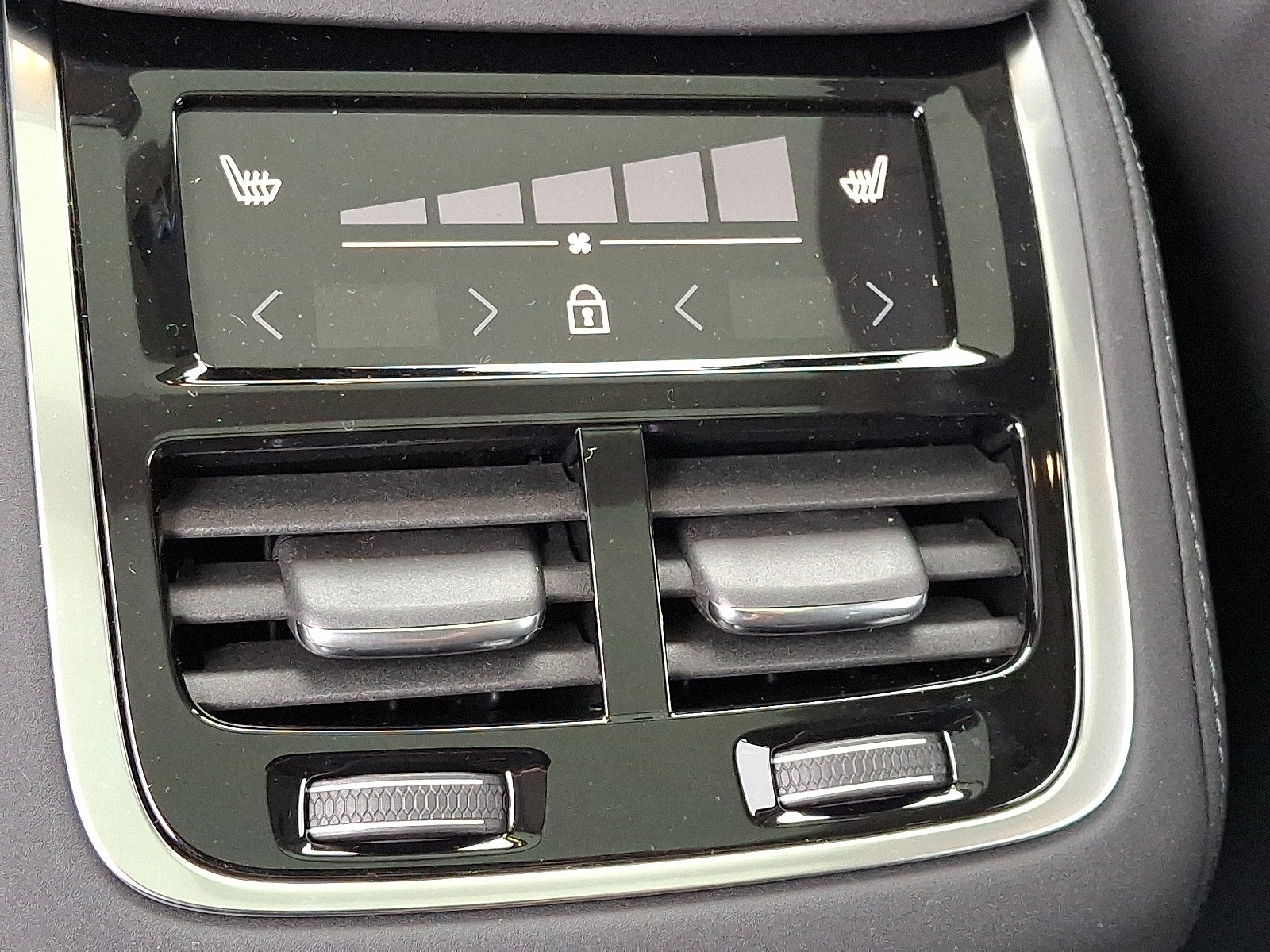 New 2026 Volvo XC90 B6 Ultra image 7