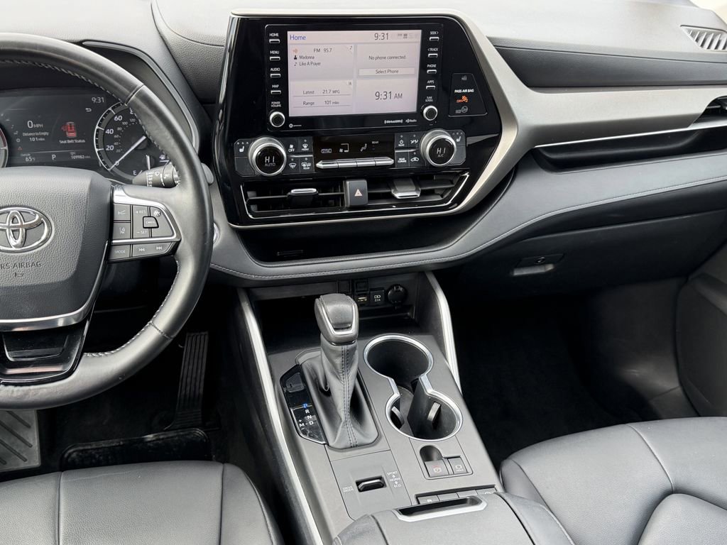 Used 2020 Toyota Highlander XLE FWD image 17