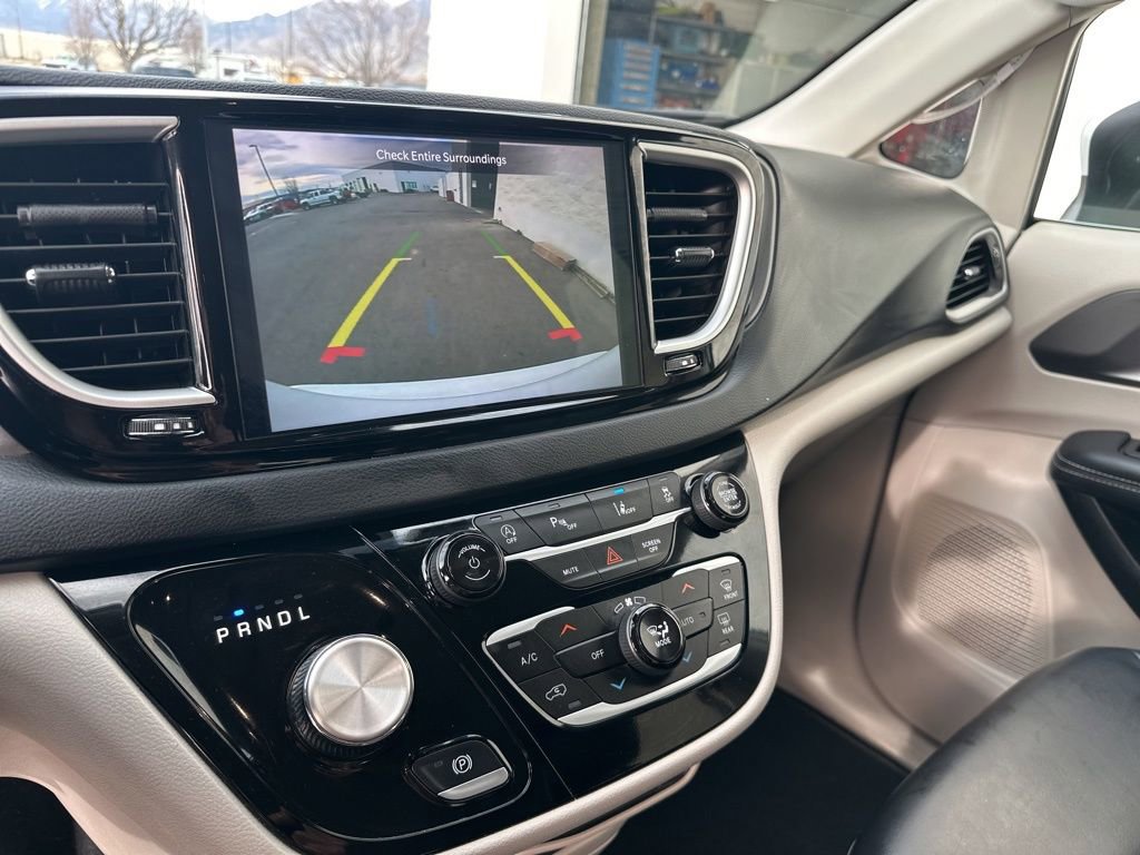Certified 2023 Chrysler Pacifica Touring-L image 11