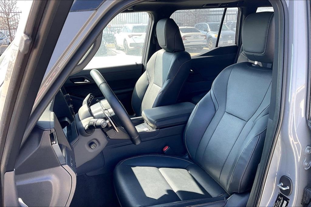 Used 2024 Lexus GX 550 w/ Accessory Package (Z1) image 30