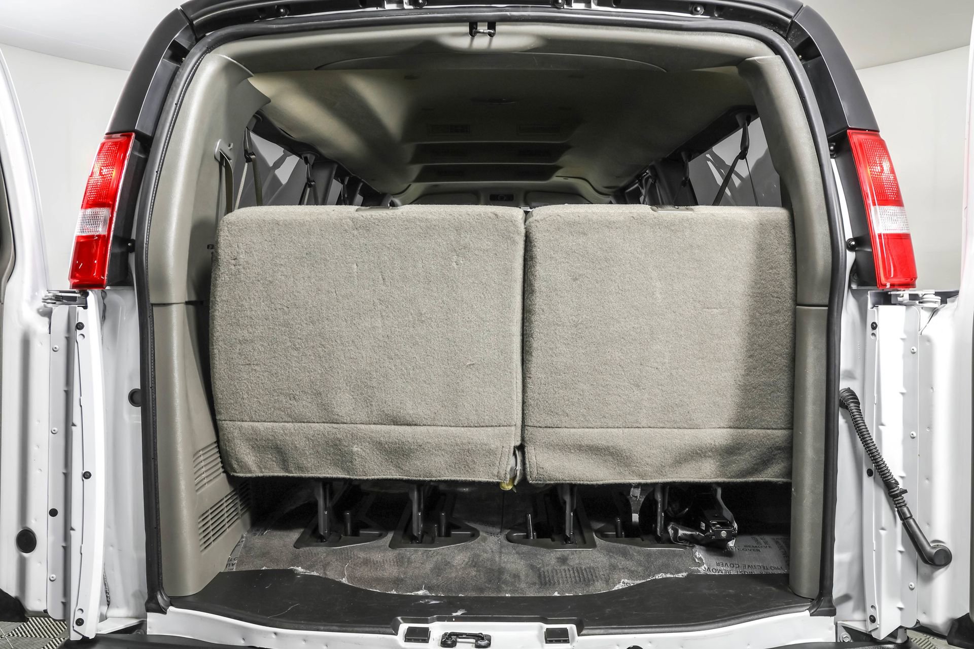 Used 2025 Chevrolet Express 3500 LT w/ LT Preferred Equipment Group image 33