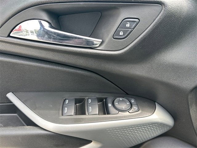 Used 2025 Chevrolet Trax LS w/ LS Convenience Package image 13