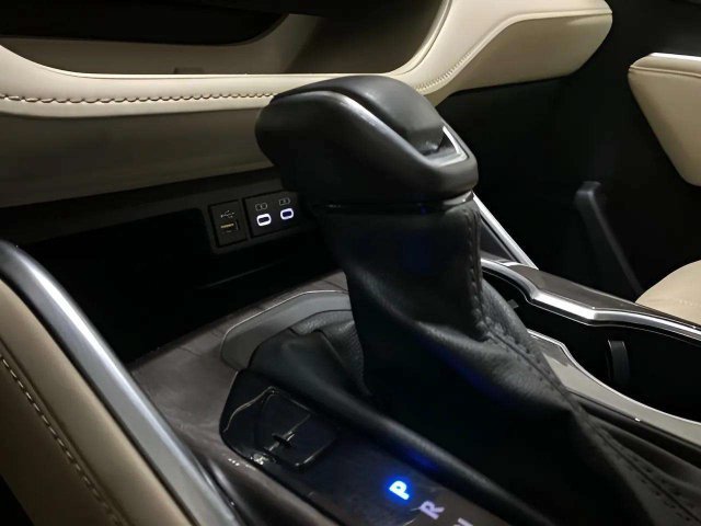 Used 2024 Toyota Highlander Limited AWD/4WD image 47