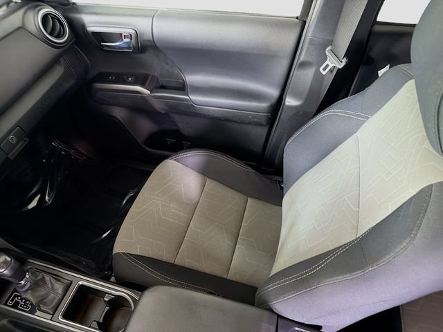 Used 2022 Toyota Tacoma TRD Off-Road AWD/4WD image 24