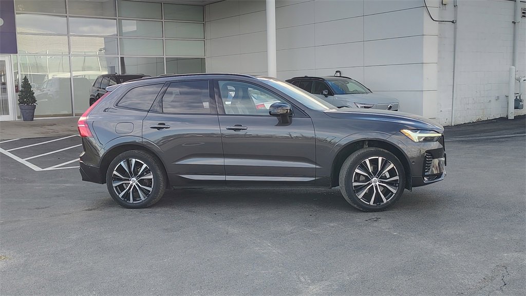 Certified 2025 Volvo XC60 B5 Plus image 2