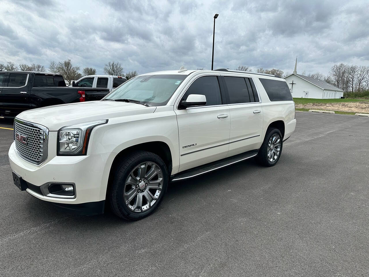 Used 2015 GMC Yukon XL Denali w/ Premium Package AWD/4WD image 8