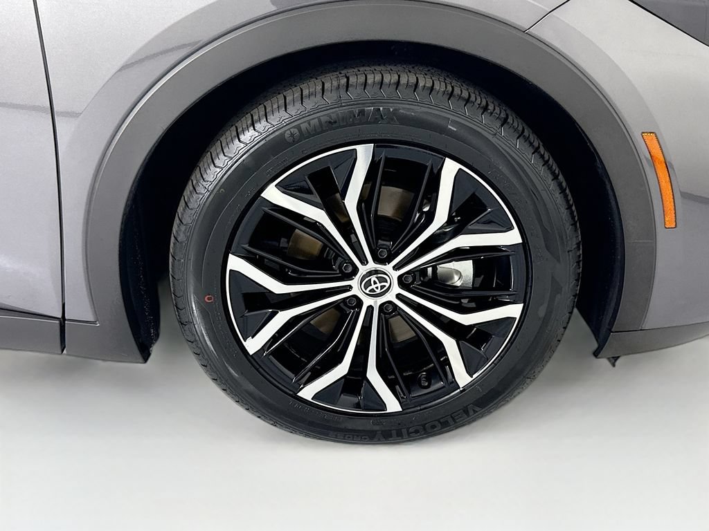 Used 2023 Toyota Crown AWD/4WD image 32
