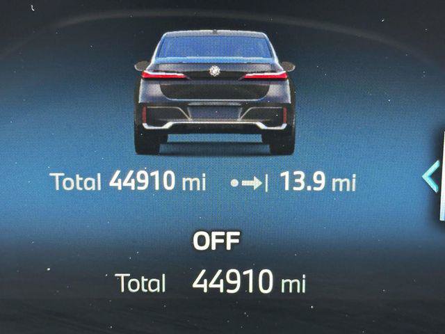 Used 2023 BMW 760i xDrive AWD/4WD image 29