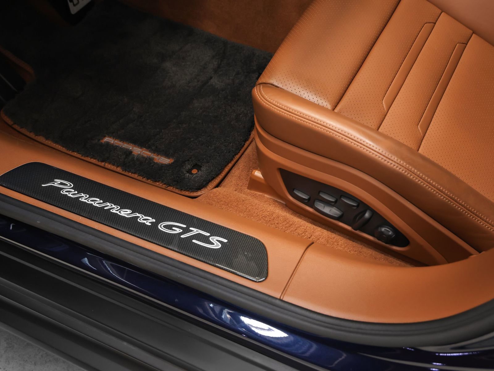 Used 2023 Porsche Panamera GTS image 38