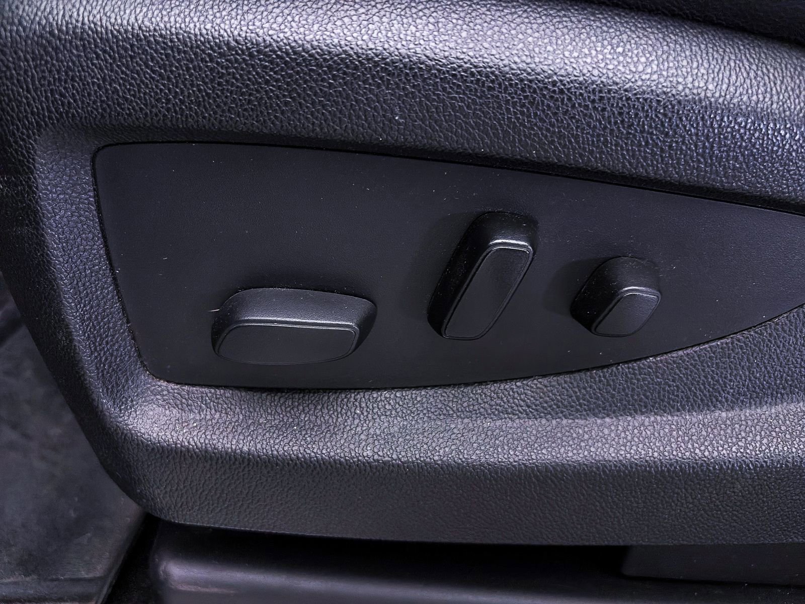 Used 2017 Chevrolet Tahoe LT w/ Luxury Package AWD/4WD image 16