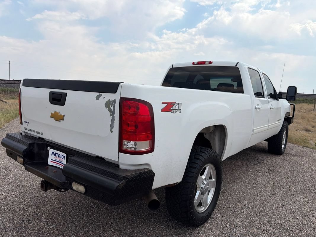 Used 2011 Chevrolet Silverado 2500 LTZ w/ Suspension Package, Off-Road AWD/4WD image 5